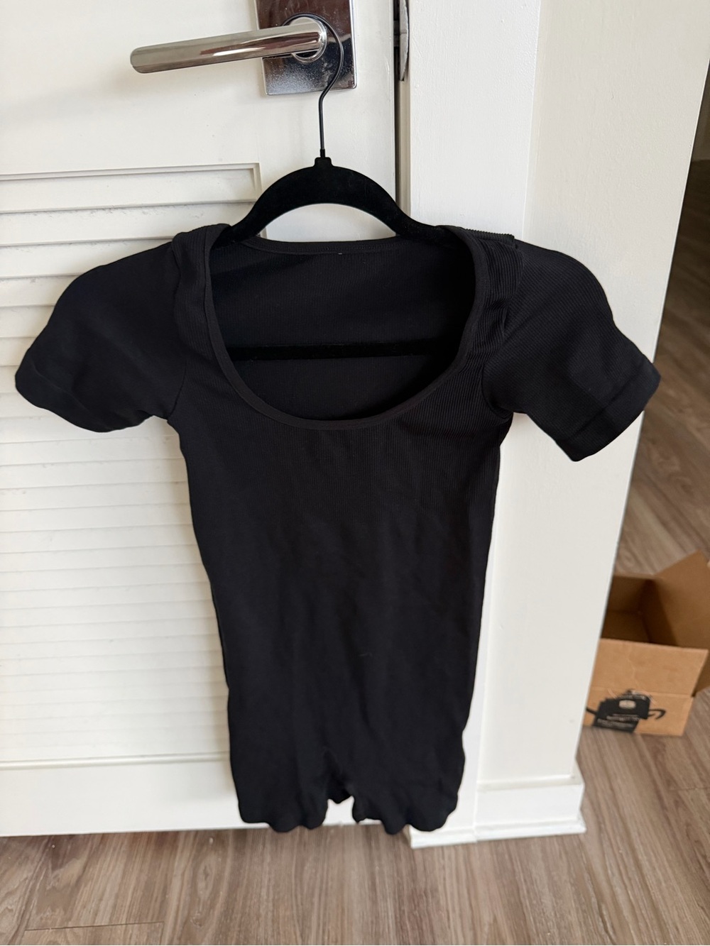 Women's Black Scoop Neck Short Sleeve Ribbed bodysuit